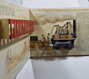 Steam Locomotives - A three-Dimensional Book