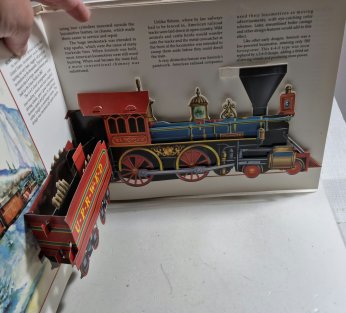 Steam Locomotives - A three-Dimensional Book
