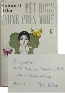 Pět bohů táhne přes moře