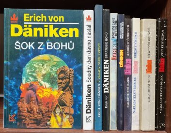 10x Erich von Däniken  (komplet)