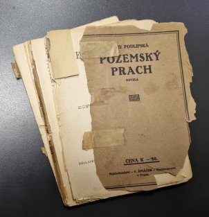 Pozemský prach