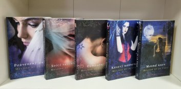 Modrá krev 1-5 - Modrá krev / Krvavý karneval / Odhalení / Spící tajemství / Podvedený anděl