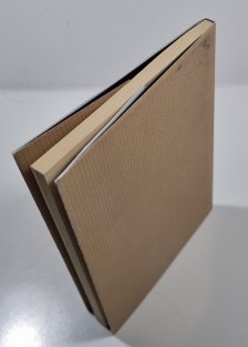 Nechovejte se tu jako doma, příteli