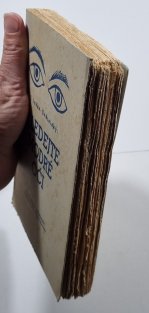 Hledejte modré oči