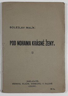 Pod nohama krásné ženy