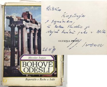 Bohové odešli