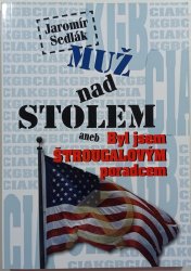 Muž nad stolem - 