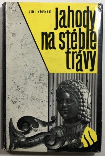 Jahody na stéble trávy