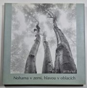 Nohama v zemi, hlavou v oblacích - 