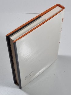 Nad nefritovou tůní jasný svit