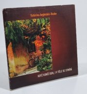 Když končí den, i v těle se stmívá / The body grows dark together with the day - souběžný česko-anglický text