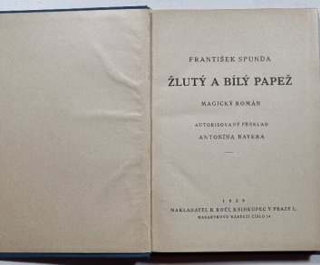 Žlutý a bílý papež