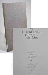 Zpráva o pohřbu básníka Jaroslava Seiferta ve fotografiích Jaroslava Krejčího