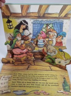 Snow White (Pop-up picture strory)
