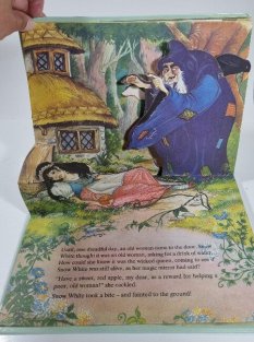 Snow White (Pop-up picture strory)