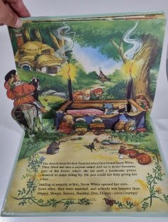Snow White (Pop-up picture strory)