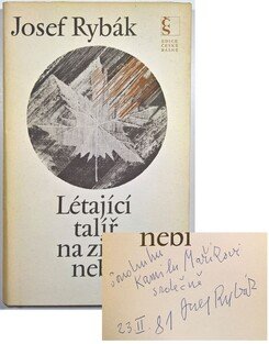 Létající talíř na zimním nebi